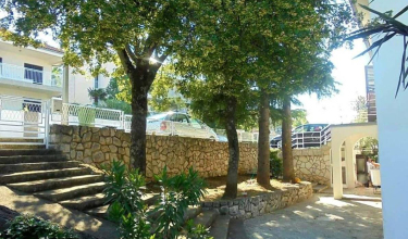 Okućnica - Apartmani Vladimira*** Dramalj